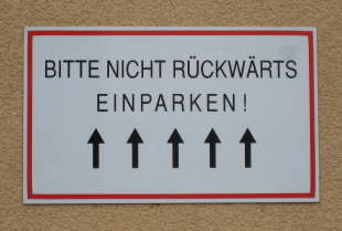 BITTE NICHT RCKWRTS EINPARKEN!